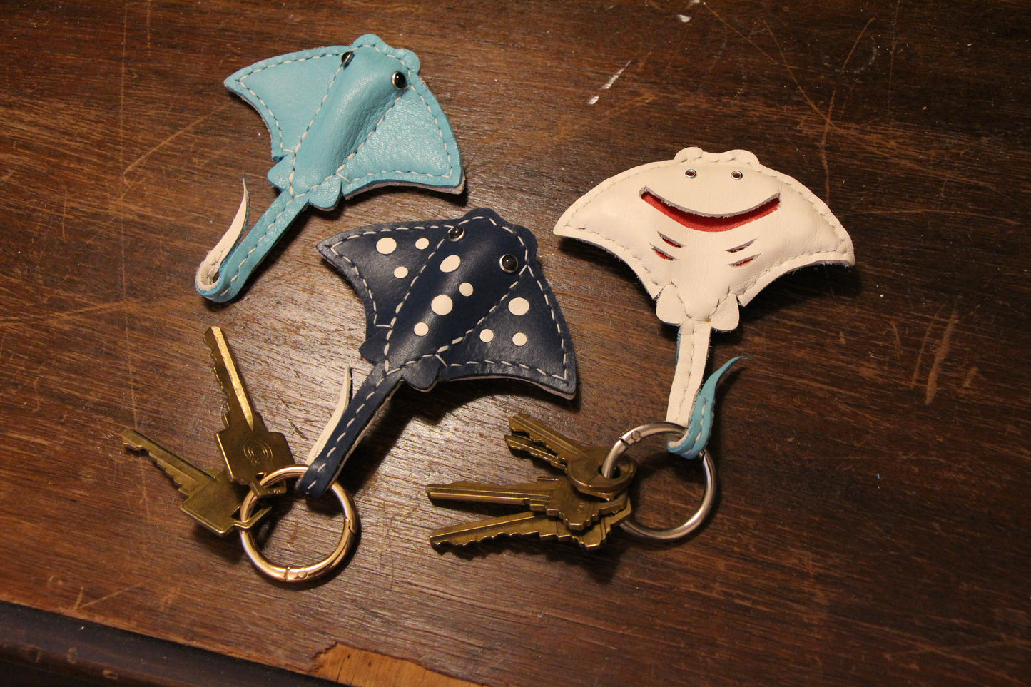 Handmade Stingray Sea Flap Flap Airtag Holder /Magnetic Keychain | Made-to-order 4 to 6 weeks lead time to ship from Canada