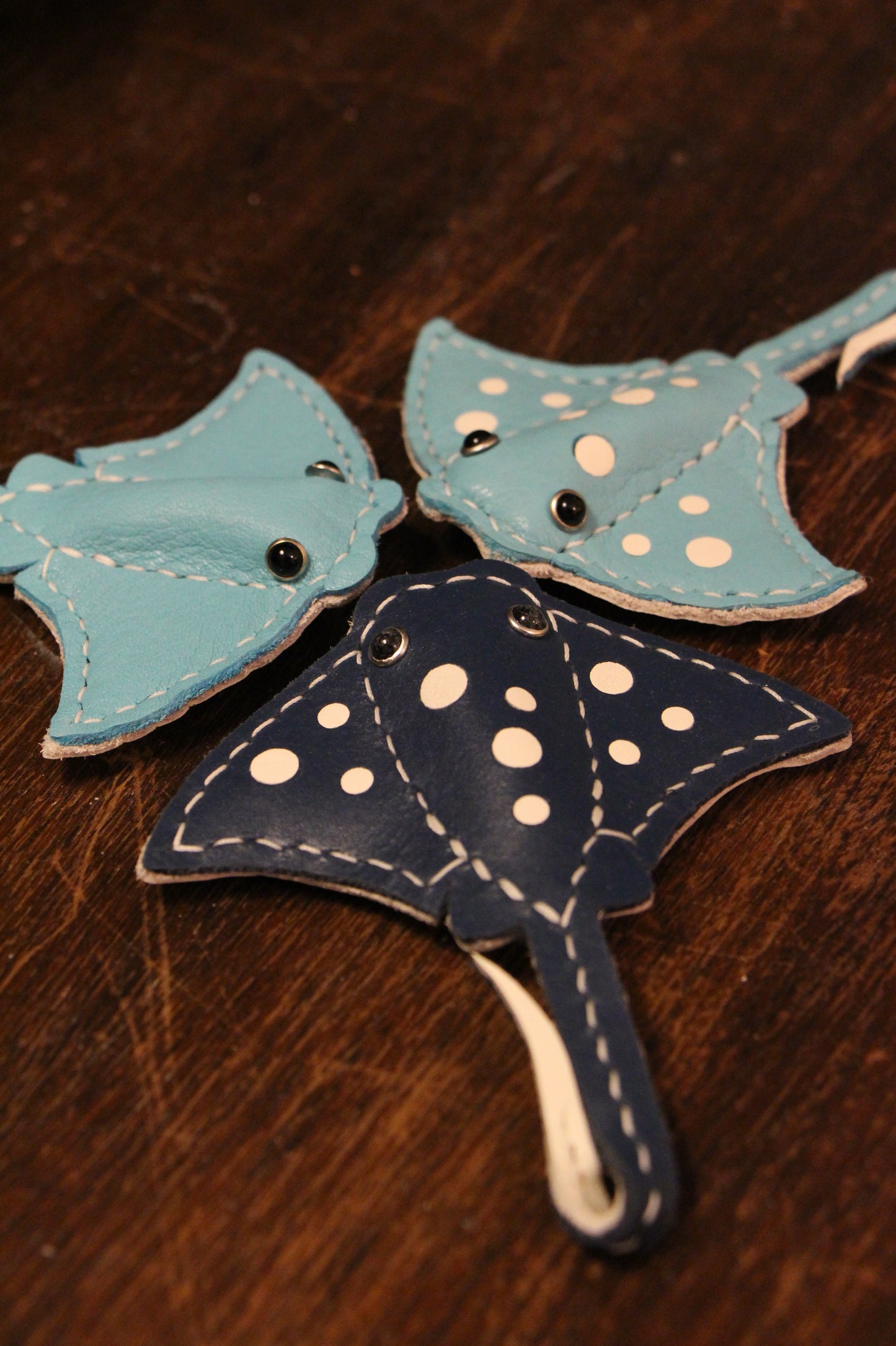 Handmade Stingray Sea Flap Flap Airtag Holder /Magnetic Keychain | Made-to-order 4 to 6 weeks lead time to ship from Canada