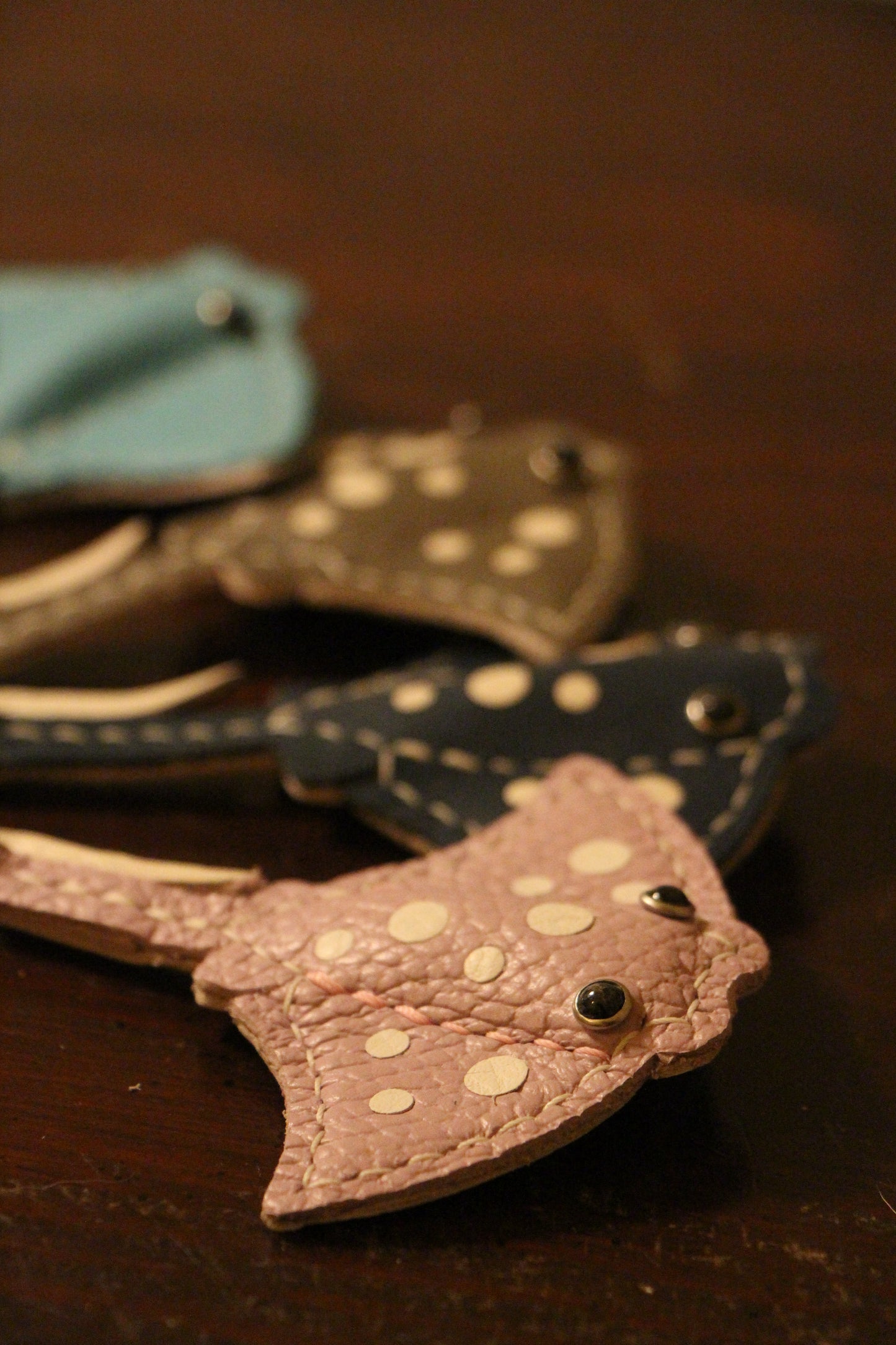 Handmade Stingray Sea Flap Flap Airtag Holder /Magnetic Keychain | Made-to-order 4 to 6 weeks lead time to ship from Canada