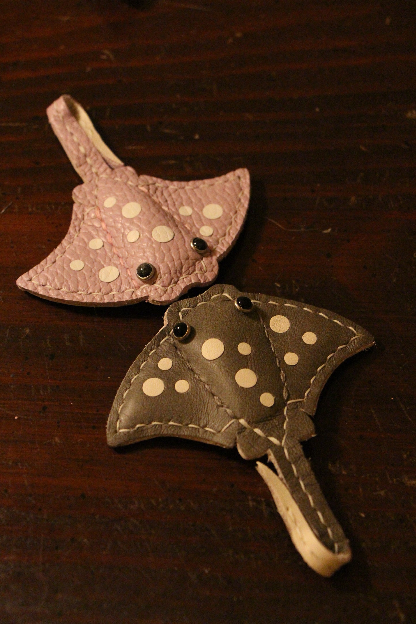 Handmade Stingray Sea Flap Flap Airtag Holder /Magnetic Keychain | Made-to-order 4 to 6 weeks lead time to ship from Canada