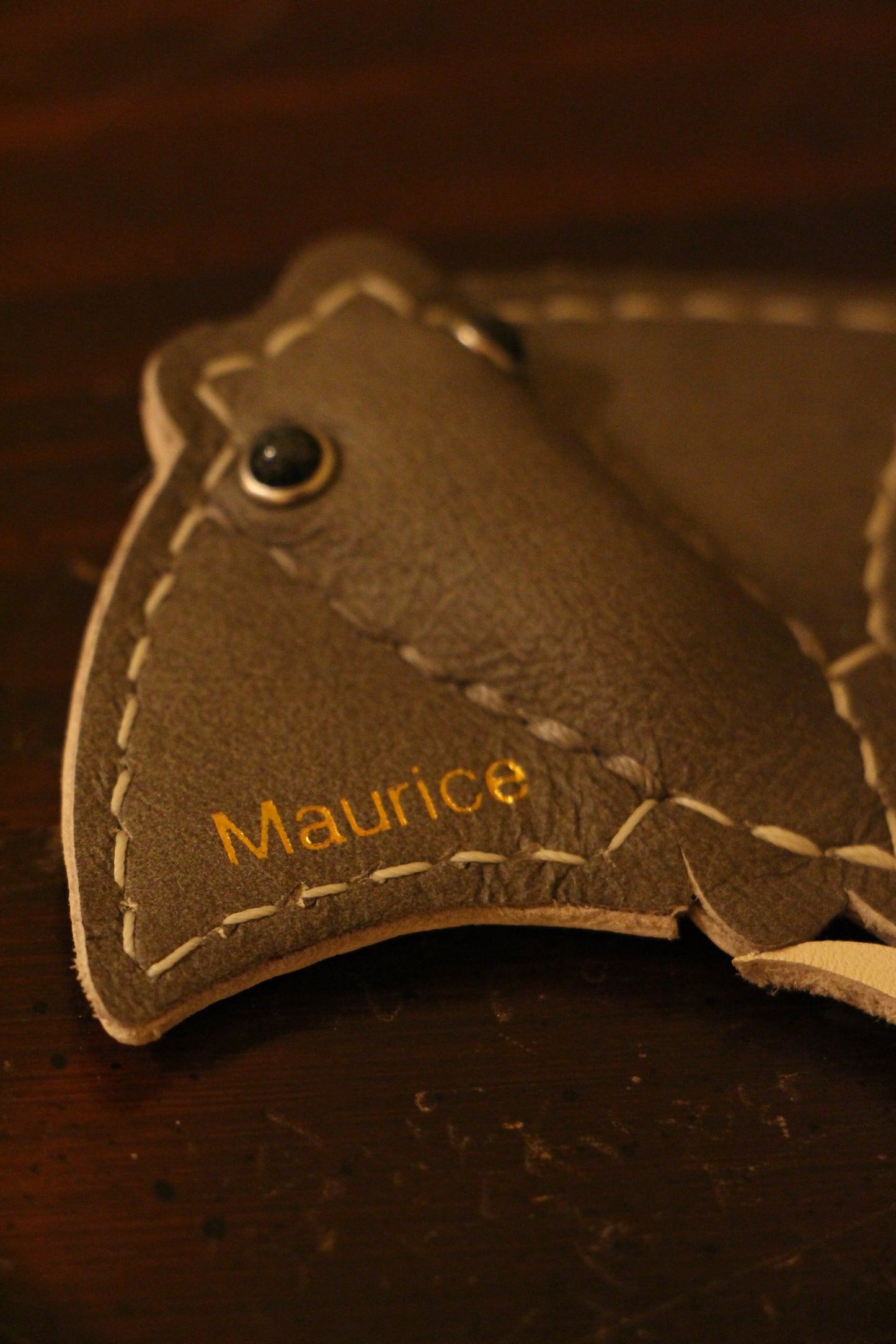 Handmade Stingray Sea Flap Flap Airtag Holder /Magnetic Keychain | Made-to-order 4 to 6 weeks lead time to ship from Canada