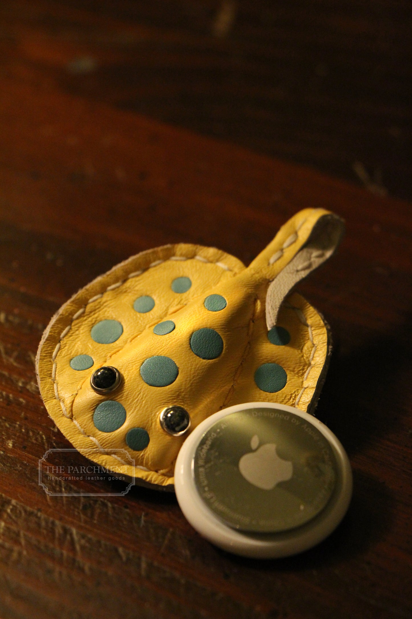 Handmade "Sea Pancake" Stingray Airtag Holder /Magnetic Keychain | Made-to-order 4 to 6 weeks lead time to ship from Canada
