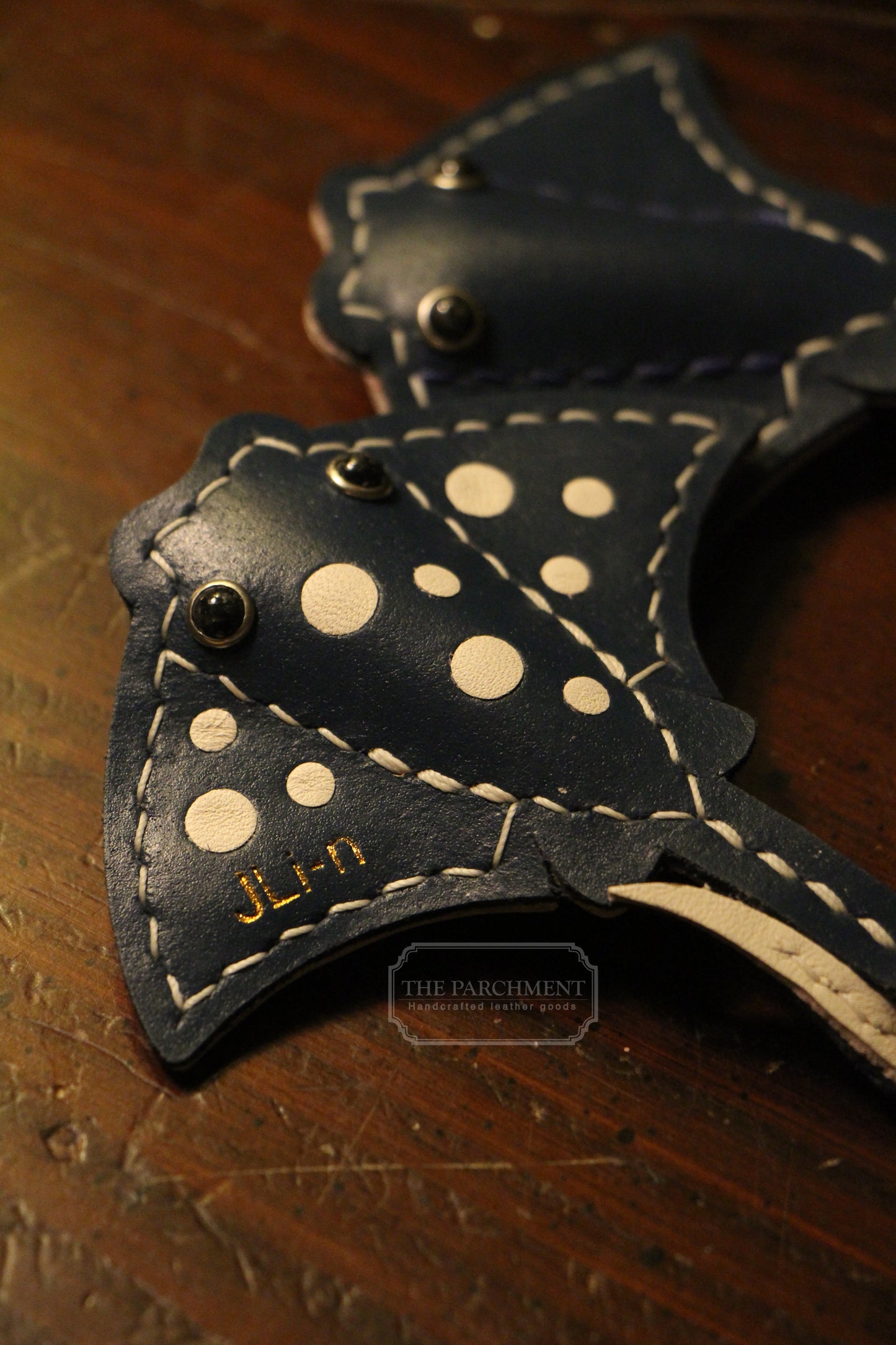 Handmade Stingray Sea Flap Flap Airtag Holder /Magnetic Keychain | Made-to-order 4 to 6 weeks lead time to ship from Canada
