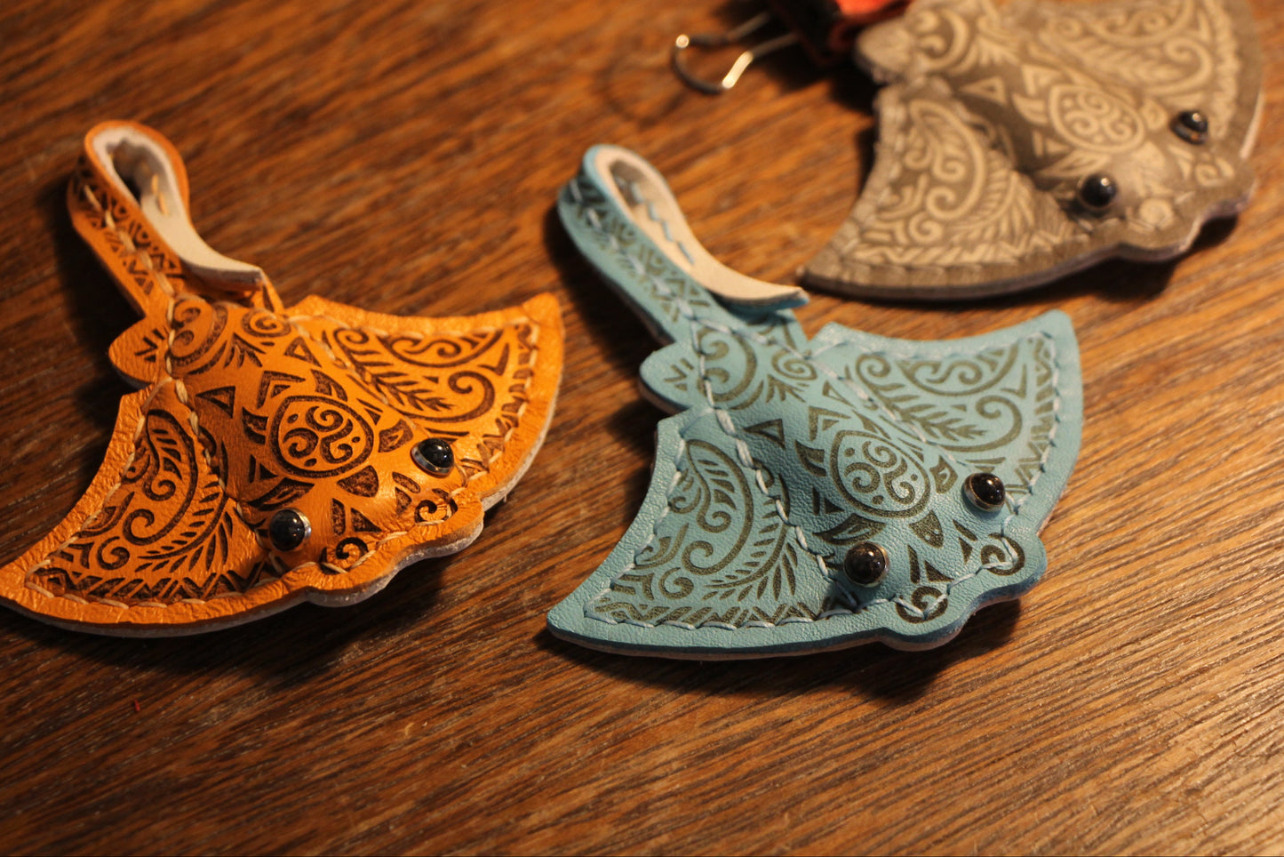 Handmade Tattooed Stingray Sea Flap Flap Airtag Holder /Magnetic Keychain | Made-to-order 4 to 6 weeks lead time to ship from Canada