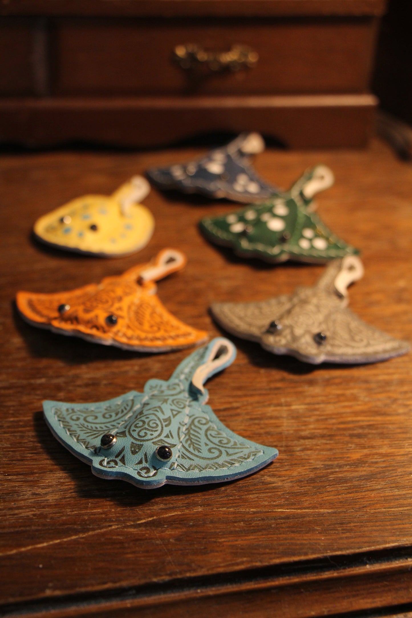 Handmade Tattooed Stingray Sea Flap Flap Airtag Holder /Magnetic Keychain | Made-to-order 4 to 6 weeks lead time to ship from Canada