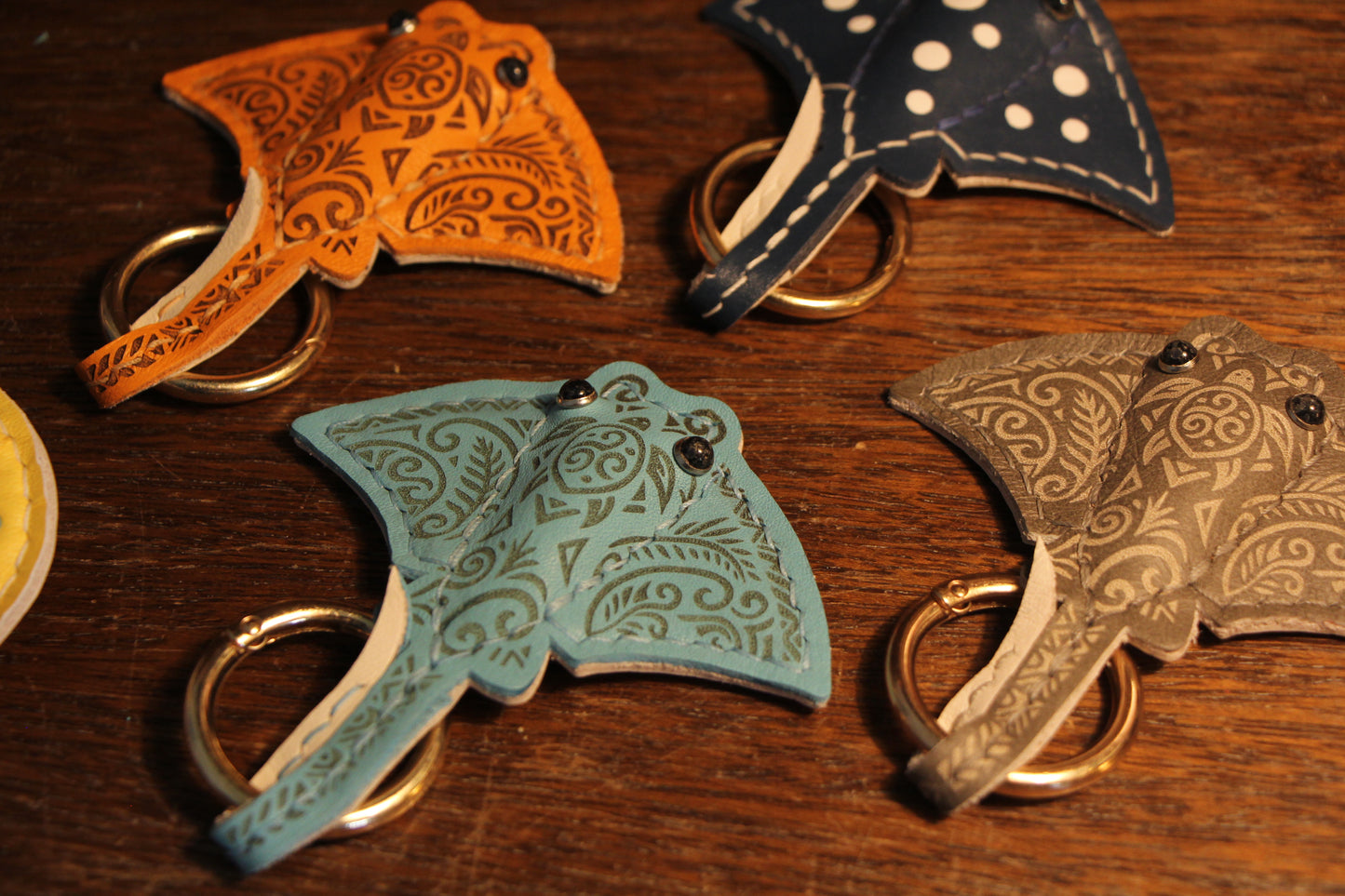 Handmade Tattooed Stingray Sea Flap Flap Airtag Holder /Magnetic Keychain | Made-to-order 4 to 6 weeks lead time to ship from Canada