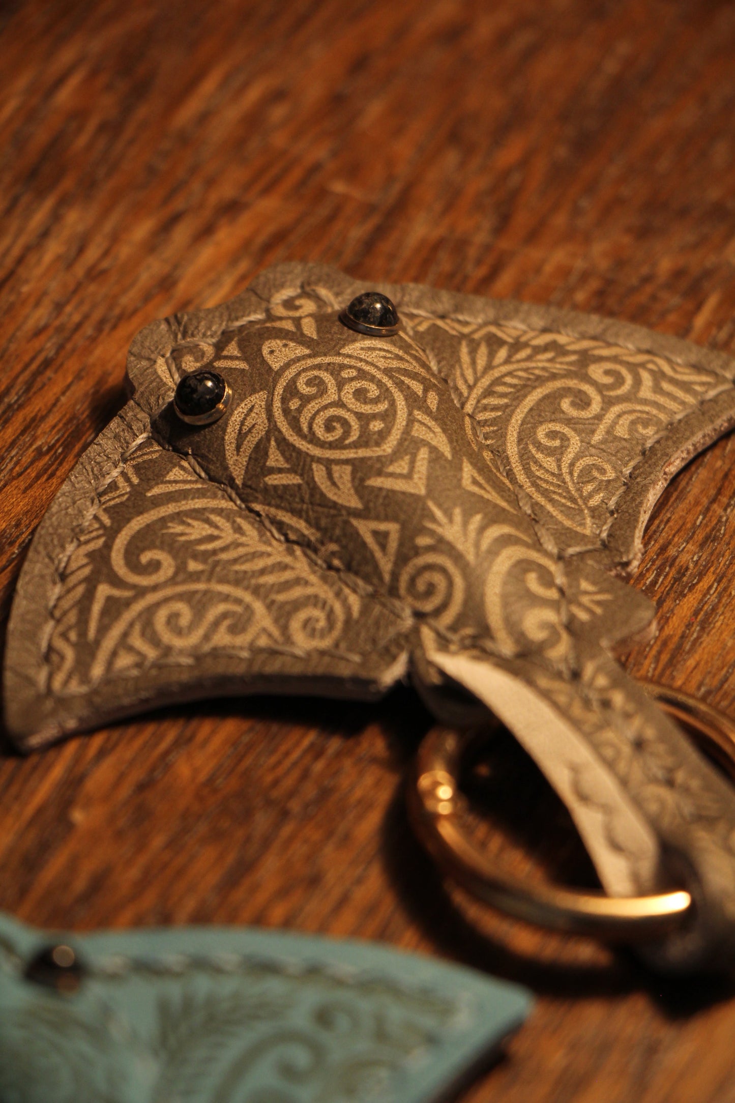 Handmade Tattooed Stingray Sea Flap Flap Airtag Holder /Magnetic Keychain | Made-to-order 4 to 6 weeks lead time to ship from Canada