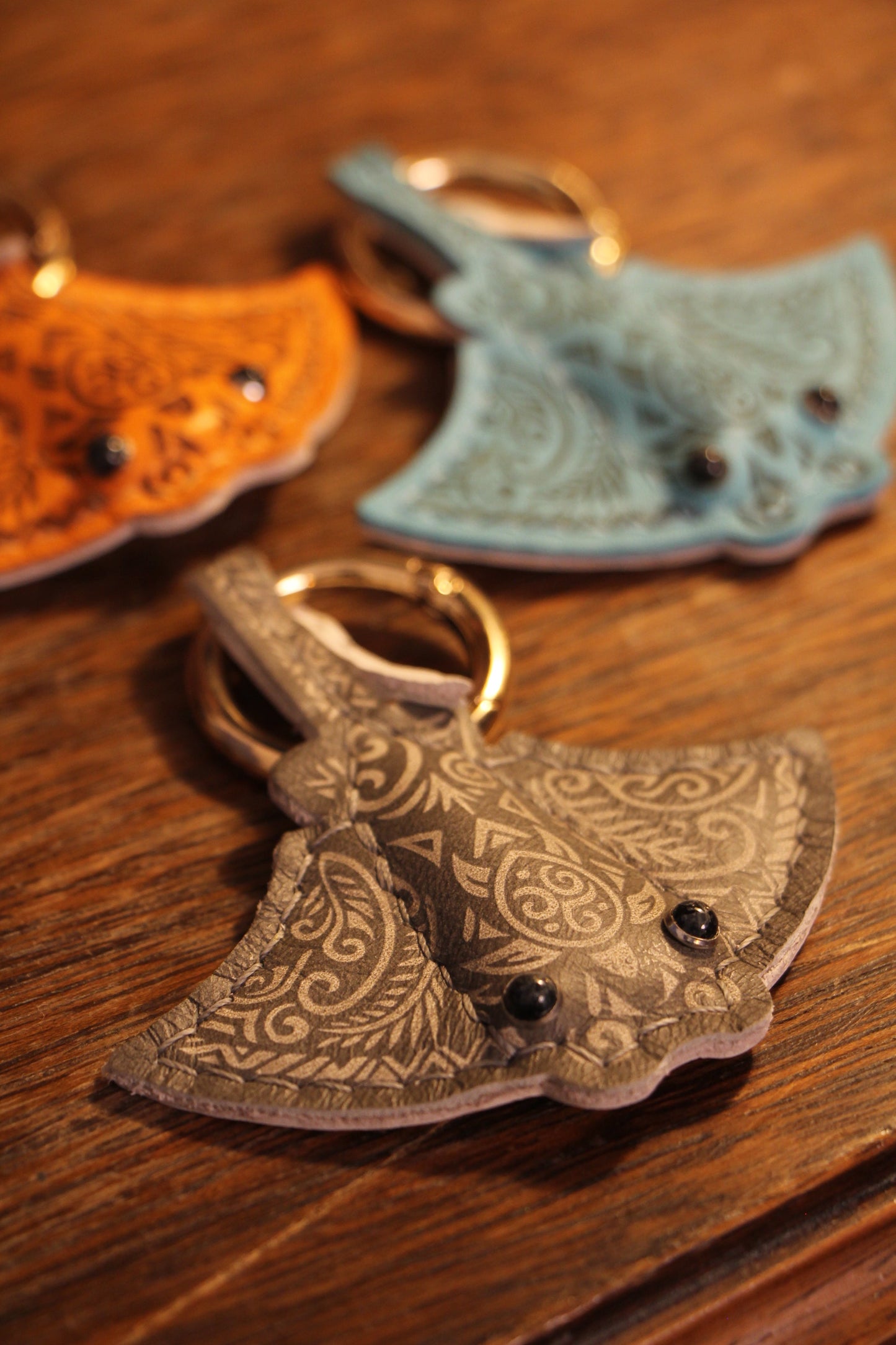 Handmade Tattooed Stingray Sea Flap Flap Airtag Holder /Magnetic Keychain | Made-to-order 4 to 6 weeks lead time to ship from Canada