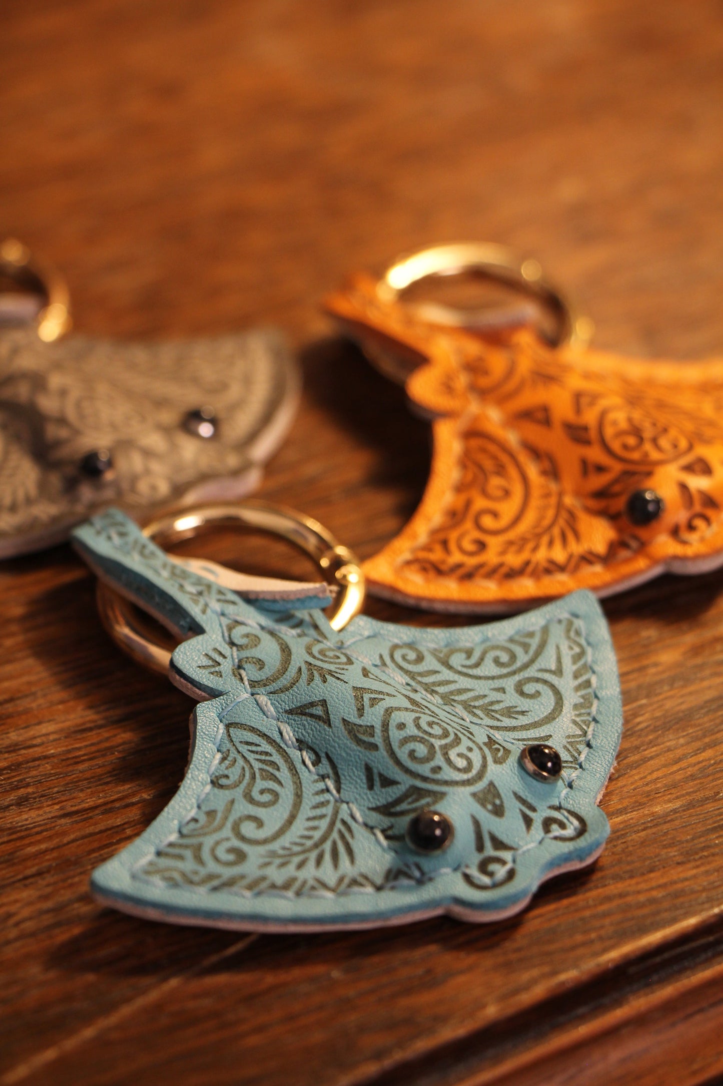 Handmade Tattooed Stingray Sea Flap Flap Airtag Holder /Magnetic Keychain | Made-to-order 4 to 6 weeks lead time to ship from Canada