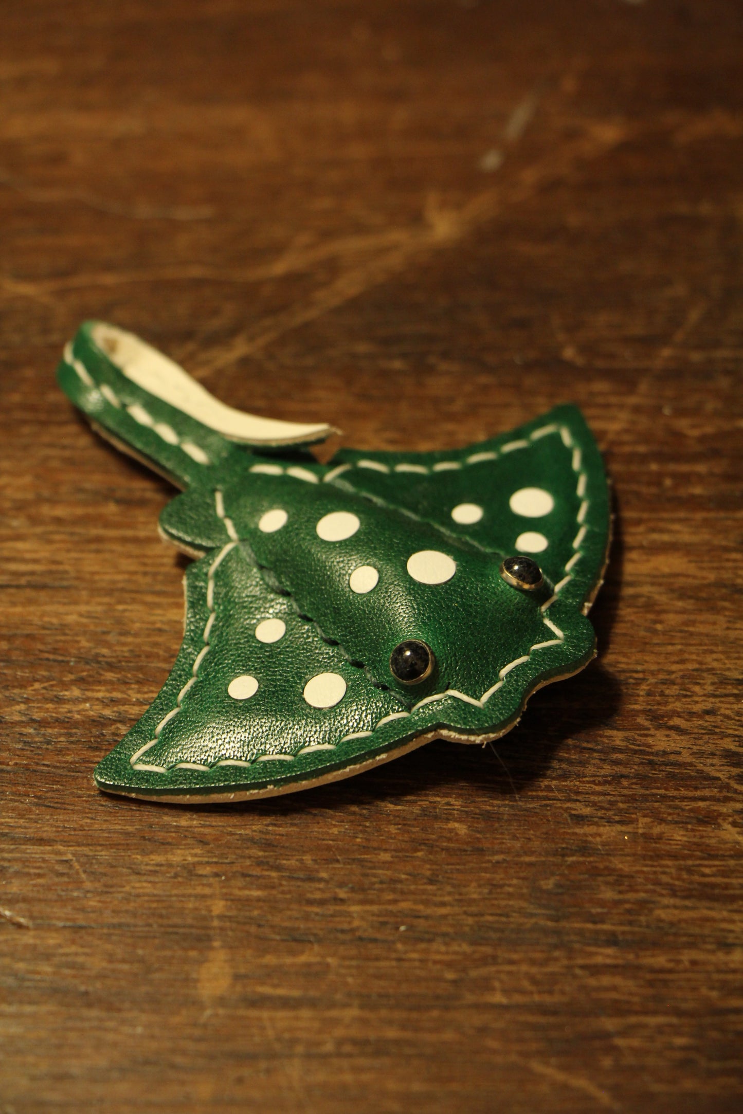 Handmade Stingray Sea Flap Flap Airtag Holder /Magnetic Keychain | Made-to-order 4 to 6 weeks lead time to ship from Canada
