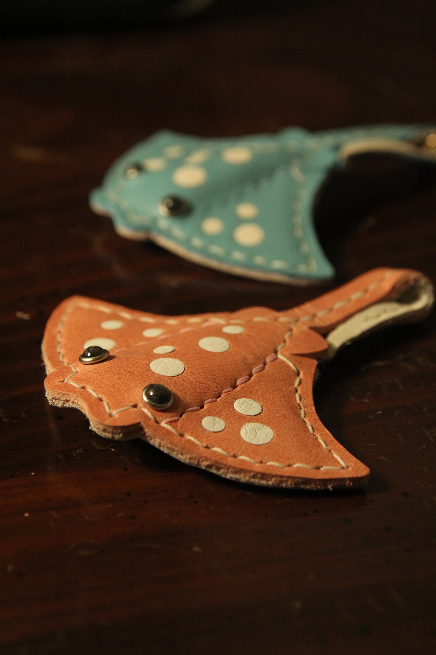 Handmade Stingray Sea Flap Flap Airtag Holder /Magnetic Keychain | Made-to-order 4 to 6 weeks lead time to ship from Canada