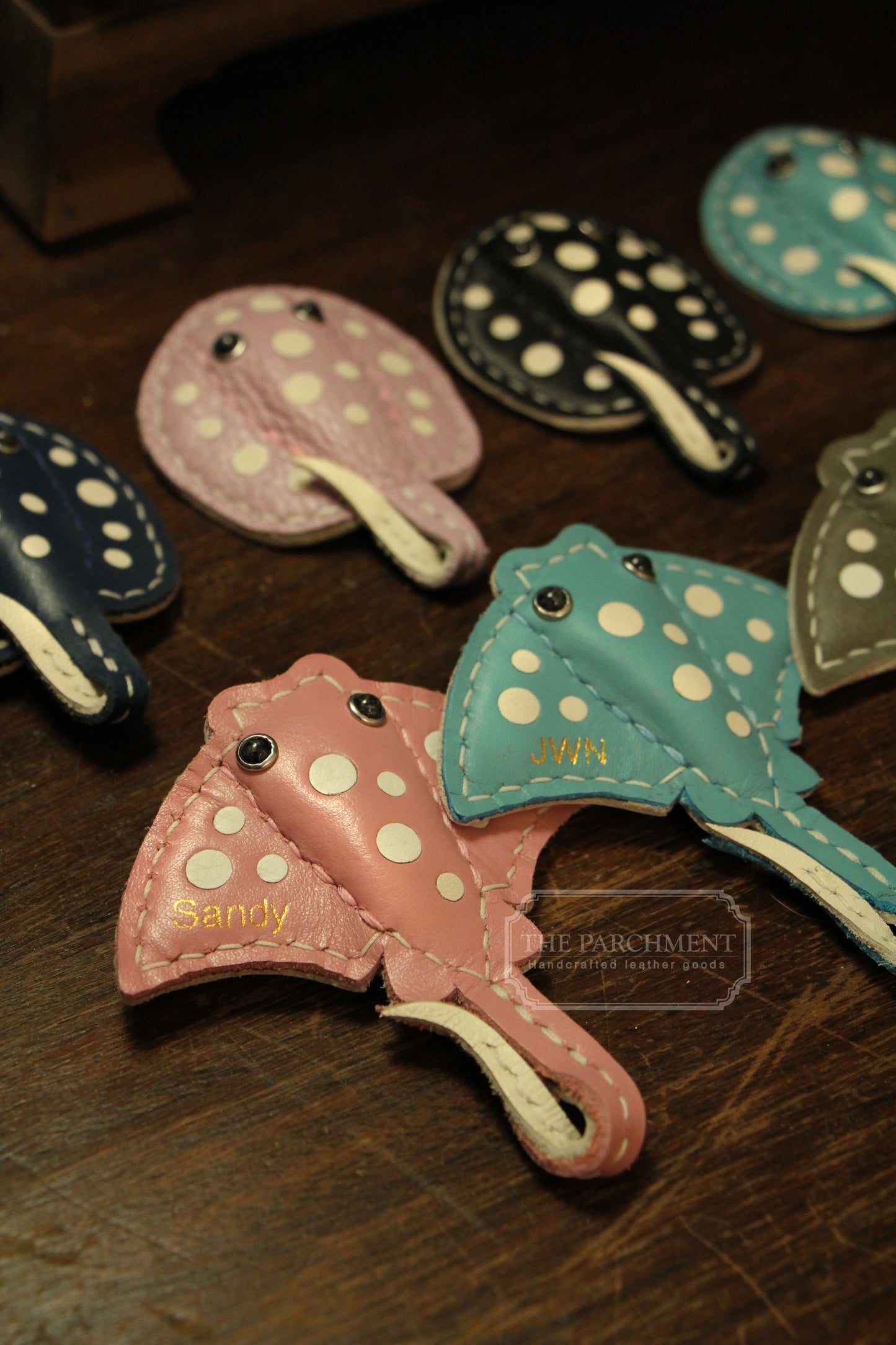 Handmade Stingray Sea Flap Flap Airtag Holder /Magnetic Keychain | Made-to-order 4 to 6 weeks lead time to ship from Canada