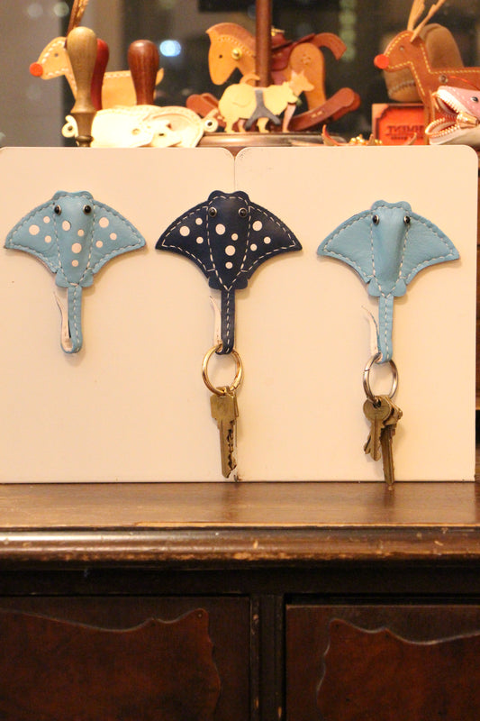 Handmade Stingray Keychain | Made-to-order 3 to 4 weeks lead time to ship from Canada