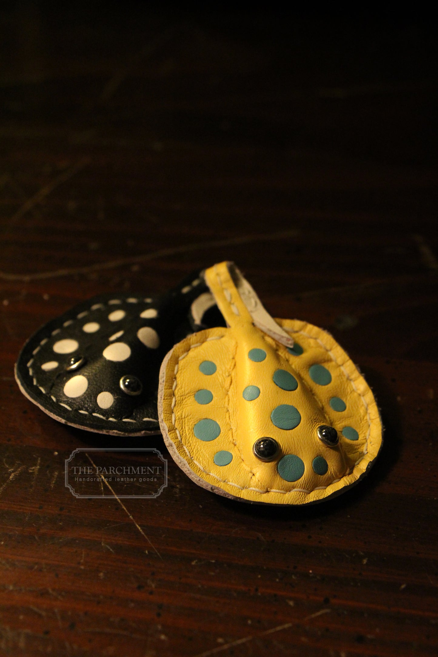 Handmade "Sea Pancake" Stingray Airtag Holder / Magnetic Keychain | Made-to-order 3 to 4 weeks lead time to ship from Canada