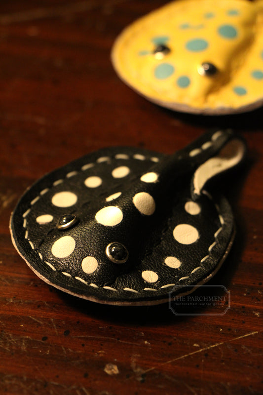 Handmade "Sea Pancake" Stingray Airtag Holder /Magnetic Keychain | Made-to-order 3 to 4 weeks lead time to ship from Canada