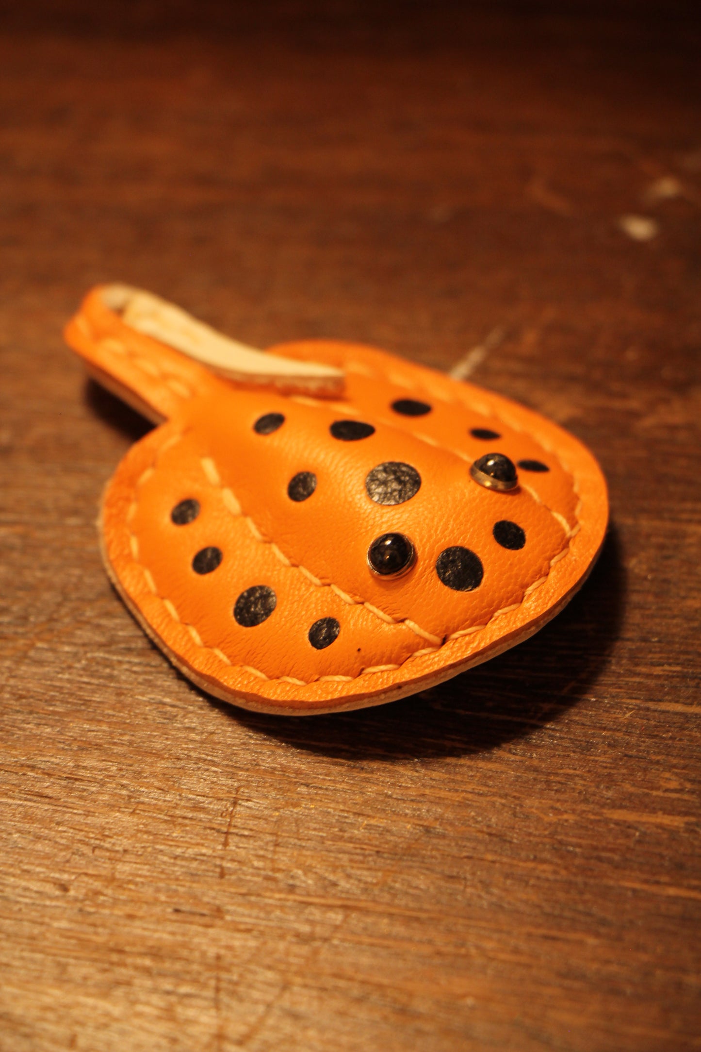 Handmade "Sea Pancake" Stingray Airtag Holder / Keychain | Made-to-order 4 to 6 weeks lead time to ship from Canada