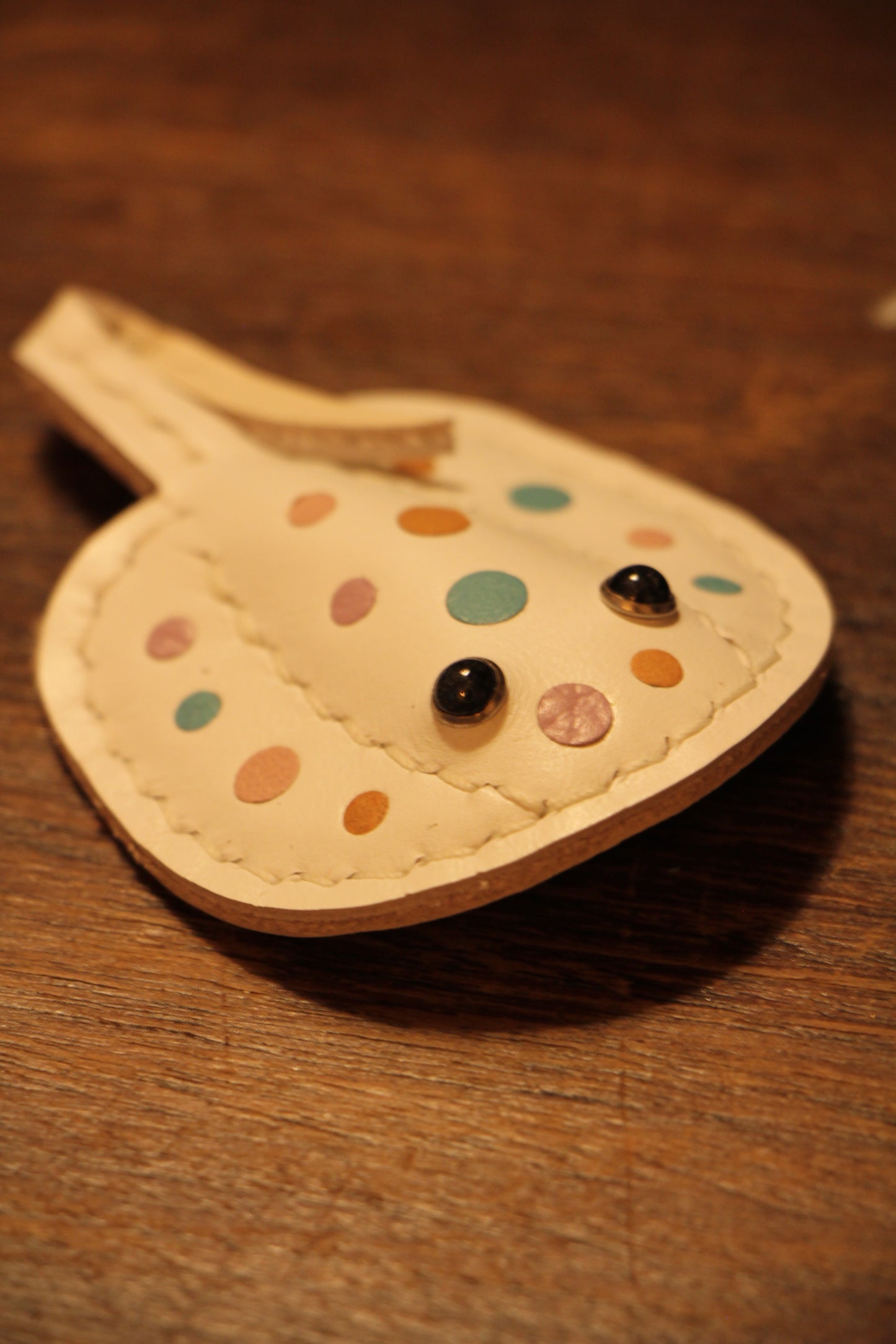 Handmade "Sea Pancake" Stingray Airtag Holder / Keychain | Made-to-order 4 to 6 weeks lead time to ship from Canada