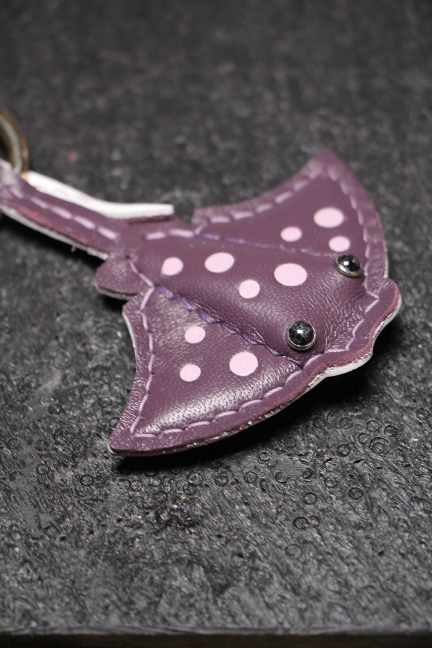 Handmade Stingray Sea Flap Flap Airtag Holder /Magnetic Keychain | Made-to-order 4 to 6 weeks lead time to ship from Canada