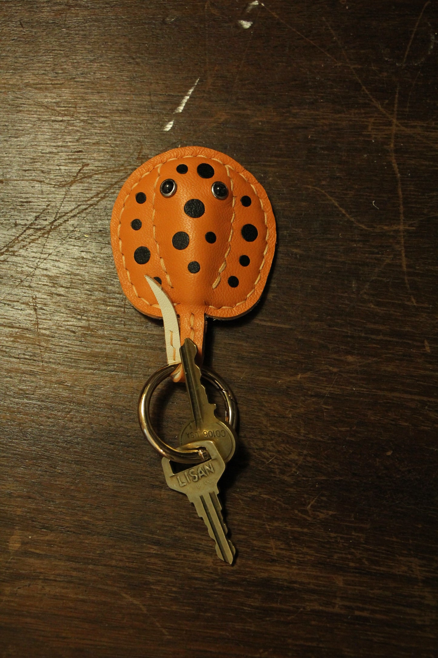 Handmade "Sea Pancake" Stingray Airtag Holder /Magnetic Keychain | Made-to-order 4 to 6 weeks lead time to ship from Canada