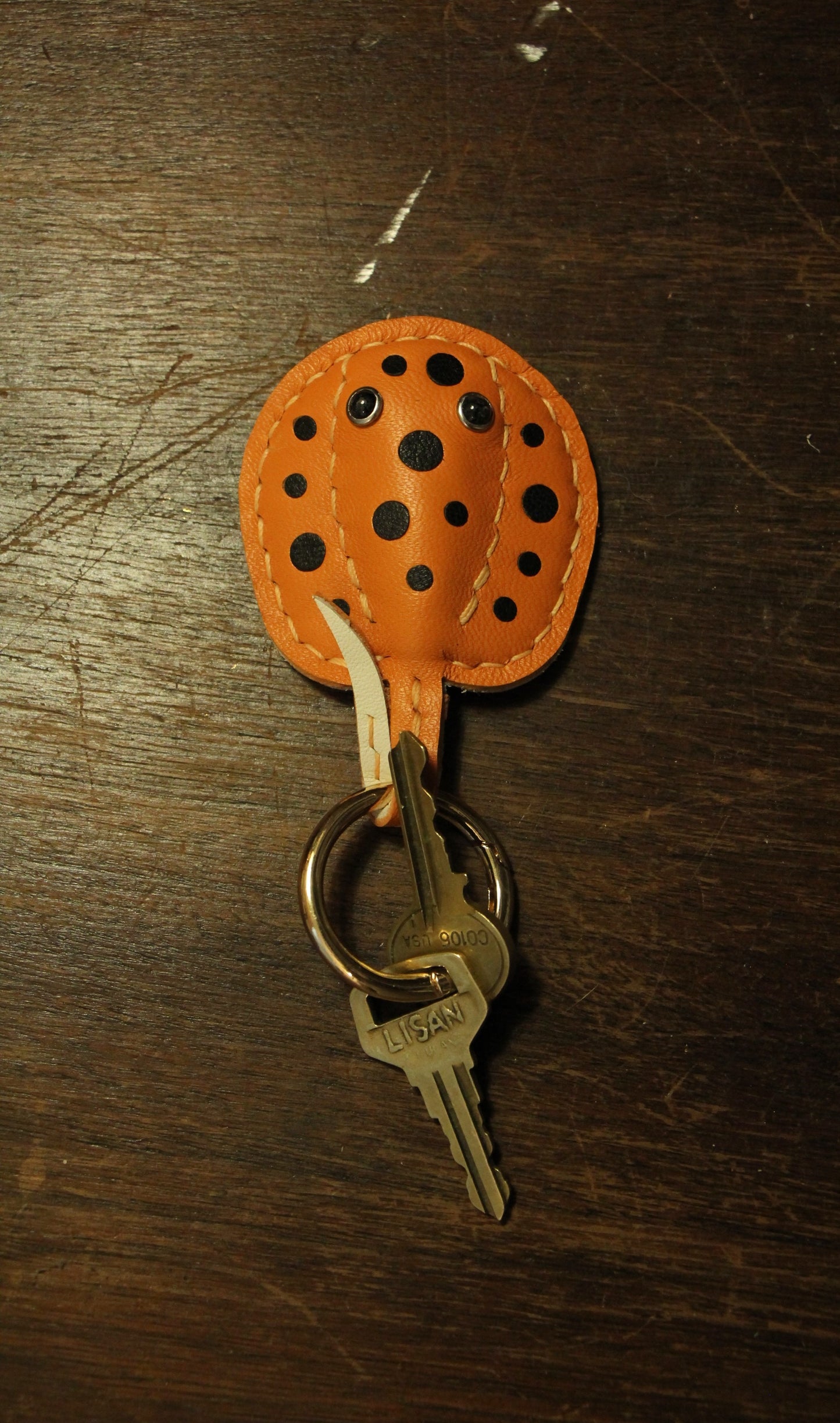 Handmade "Sea Pancake" Stingray Airtag Holder / Magnetic Keychain | Made-to-order 3 to 4 weeks lead time to ship from Canada